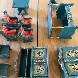 German Vintage Dora Kuhn Bavarian Dollhouse Miniature Puppenshrank
Furniture
